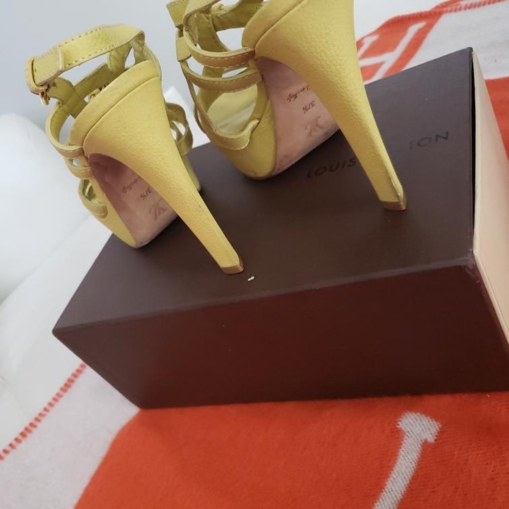 Louis Vuitton 37.5 scrappy yellow heels - Picture 3 of 3
